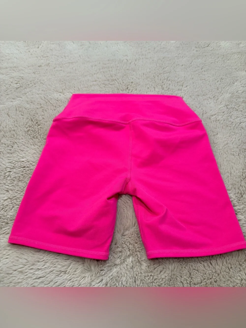 ALO Yoga Bright Hot Pink Biker Shorts Size Small 7” Inseam
